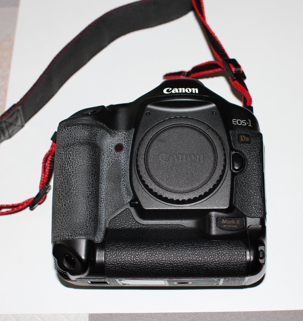 Boitier Canon 1DS mark II full frame, Ophalen, Gebruikt, Canon, Oplader