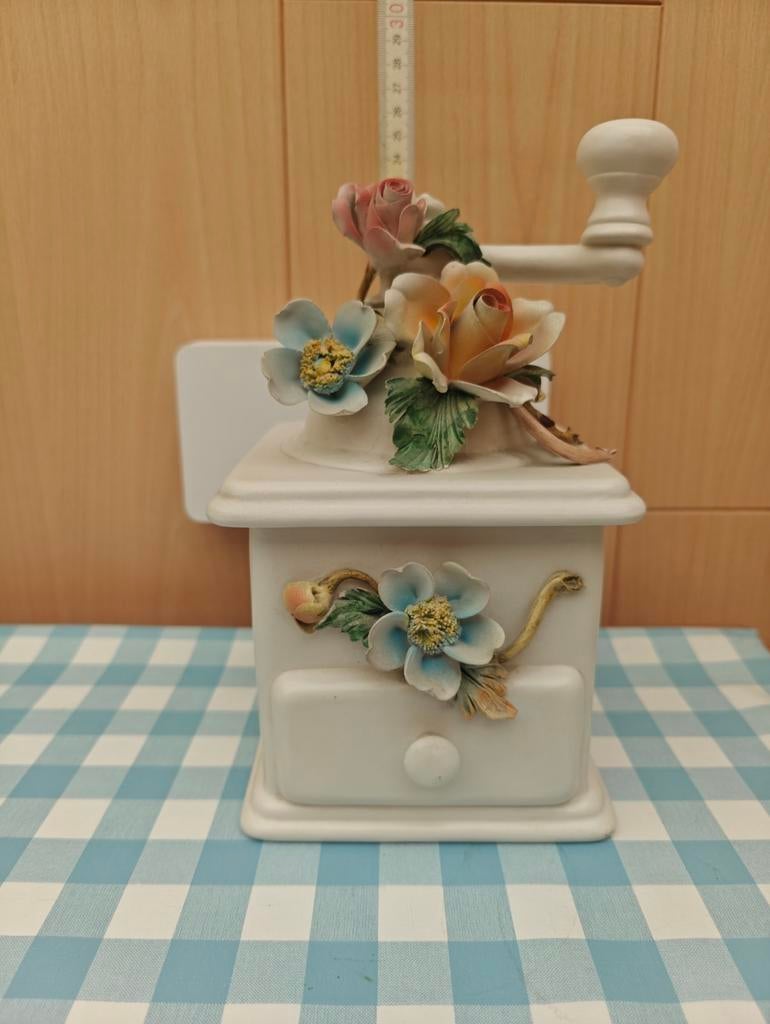 Decoratieve Italiaanse porseleinen koffiemolen, Antiek en Kunst, Ophalen