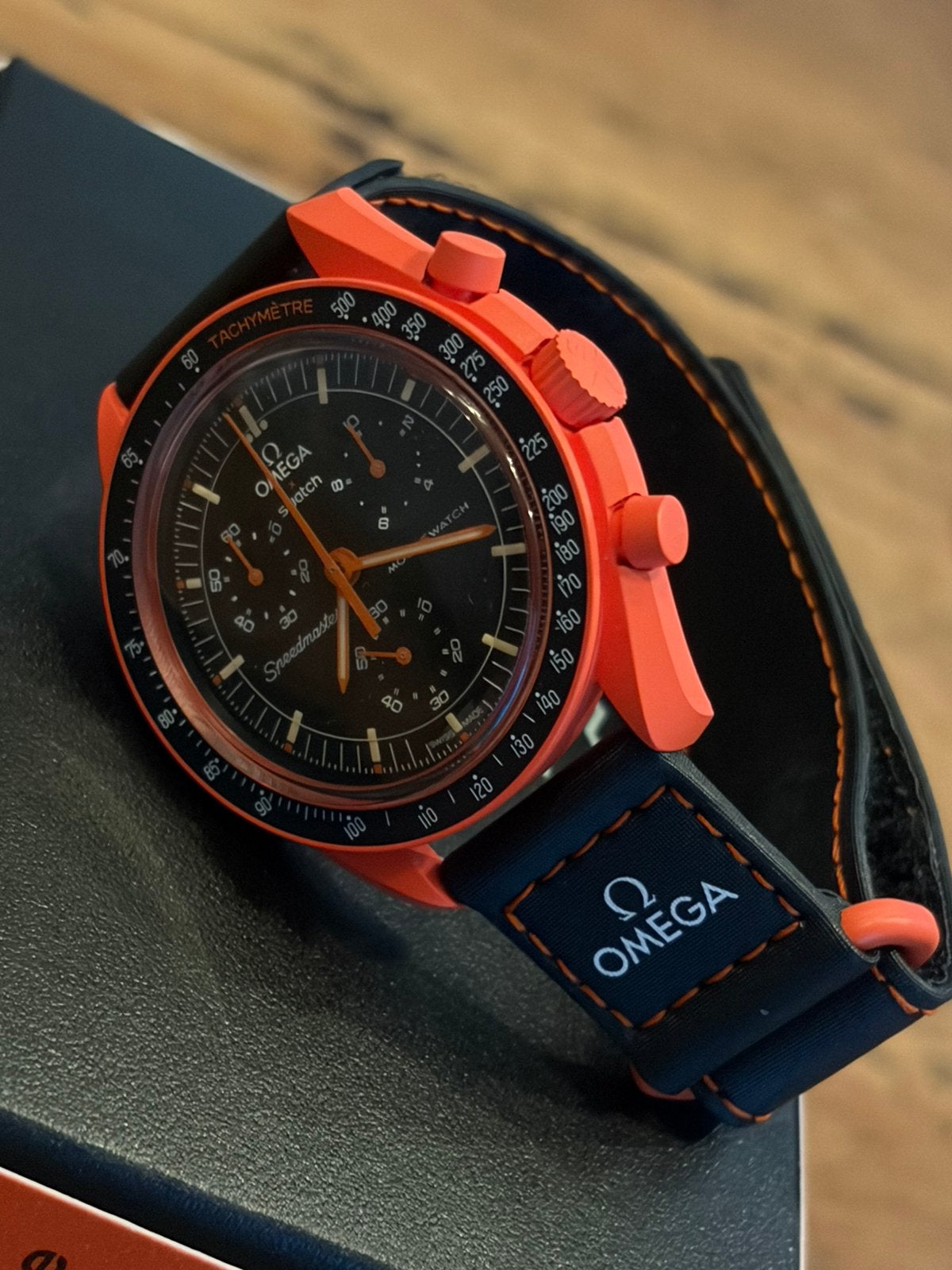 Moonswatch lava, Ophalen, Zo goed als nieuw