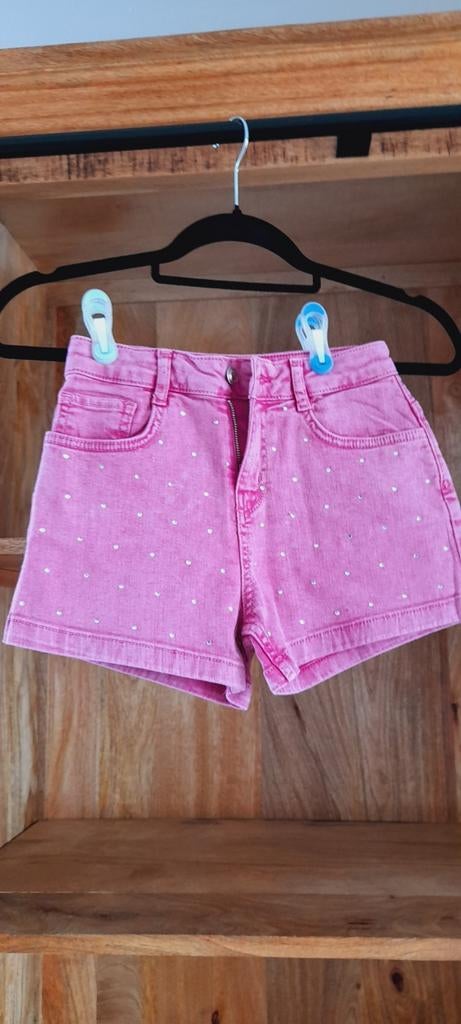 3 shorts pour fille (2 de la marque Camille) + un jean bleu, Enlèvement