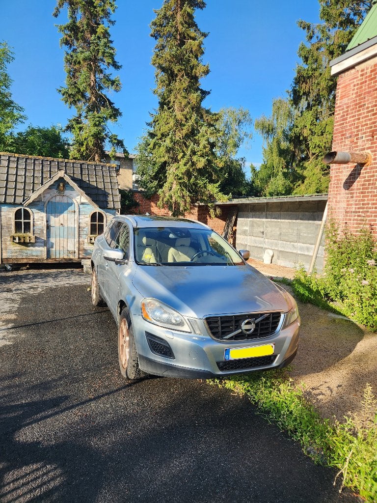 Volvo XC60 2.4 D4 AWD kinetic start/stop, Autos, Volvo, Cuir, Achat, Boîte manuelle, 5 cylindres