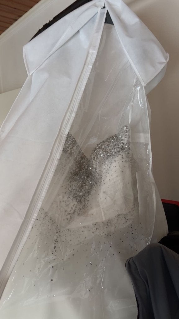 Robe de mariée jamais portée, Vêtements | Femmes, Enlèvement, Neuf, Blanc, Robe de mariée