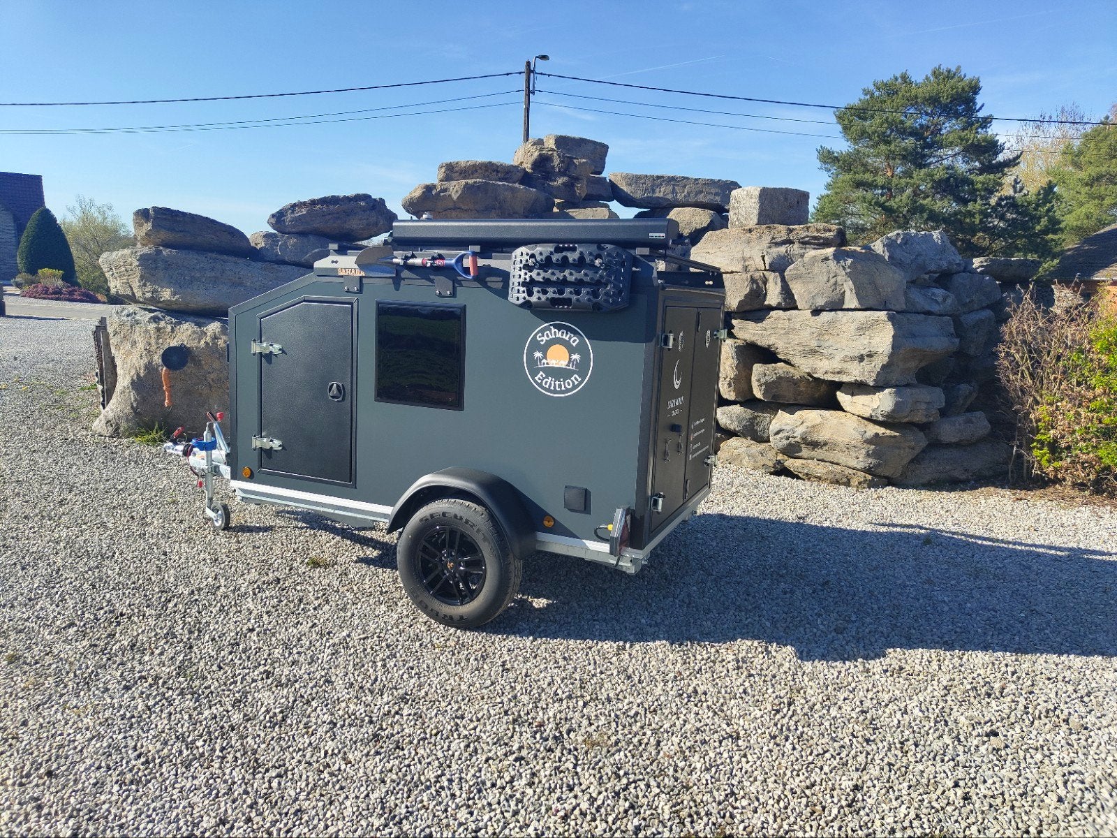 Teardrop Dark Moon Camper - Modèle SAHARA, Caravans en Kamperen, Caravans, Schokbreker, Lengtebed, Tot en met 3, Particulier