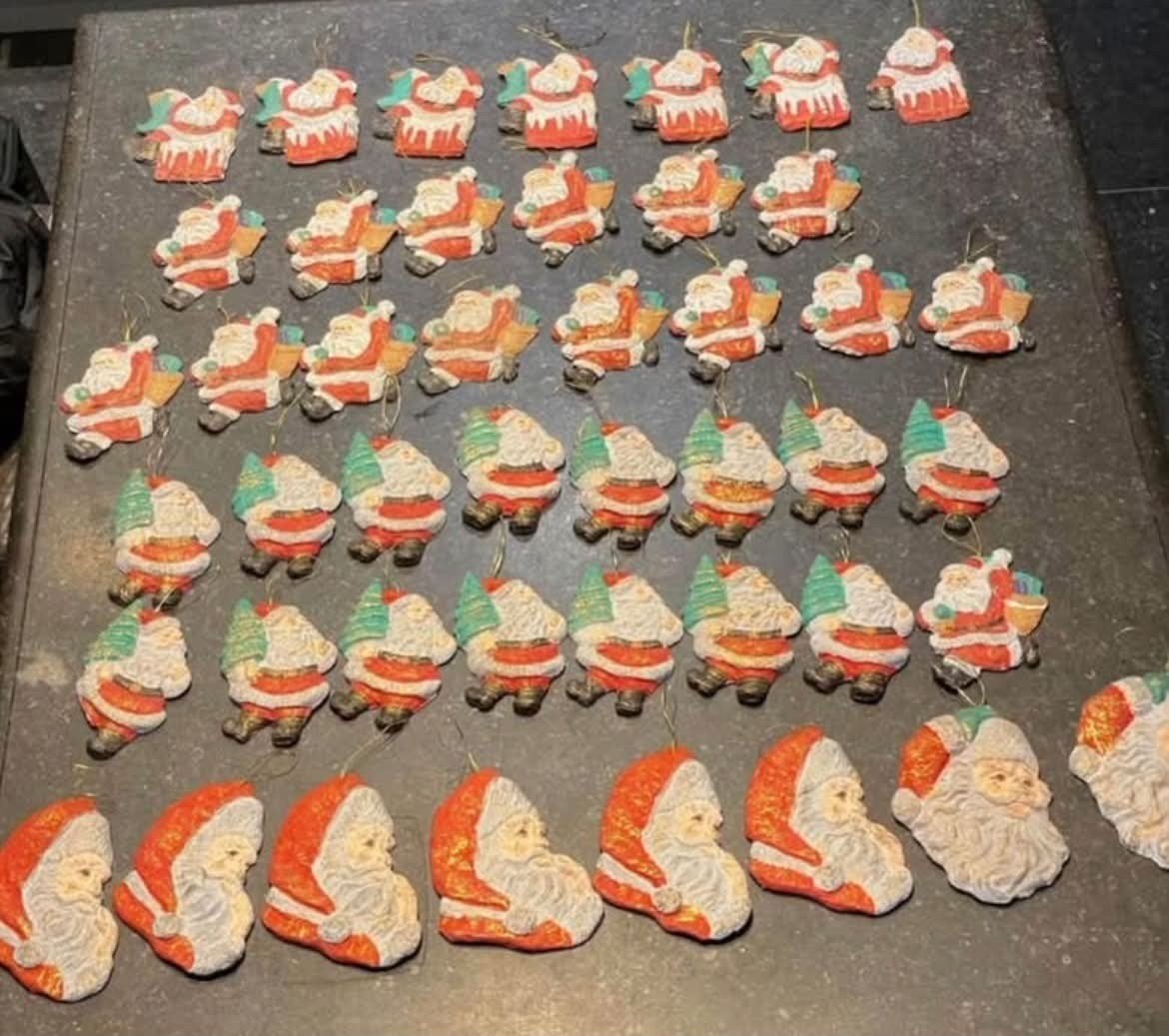45 figurines de Noël faites à la main avec le Père Noël, Enlèvement