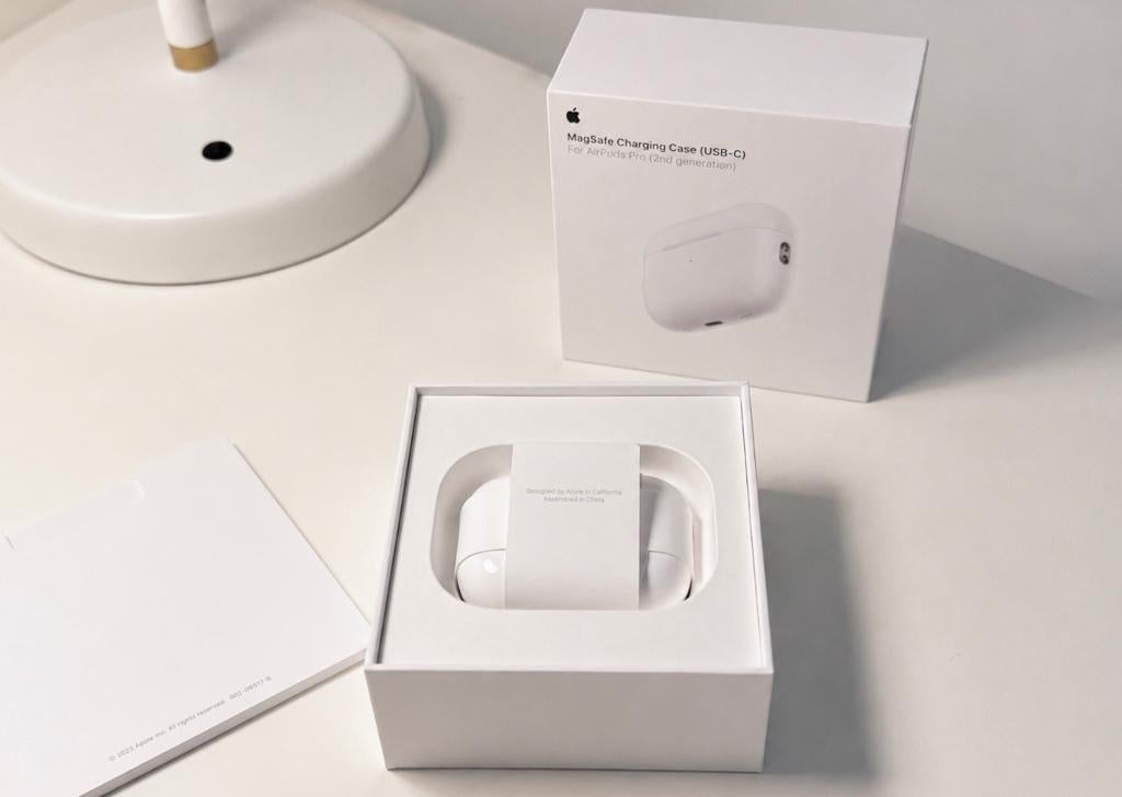 Gloednieuw Airpodsdoosje, Telecommunicatie, Mobiele telefoons | Oordopjes, Nieuw, Ophalen of Verzenden, Bluetooth, Apple