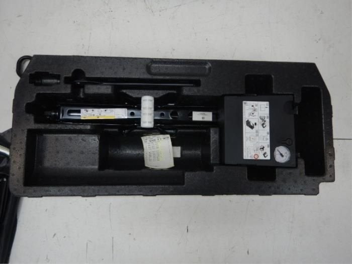 Audi E-Tron 4KE Krik + Gereedschap 4KE012113A Schuim, Enlèvement ou Envoi, Utilisé