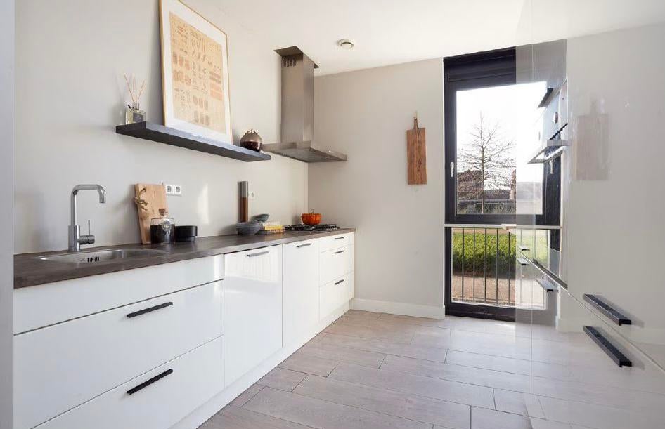 HOOGGLANS RECHTE KEUKEN 305cm MET KASTENWAND