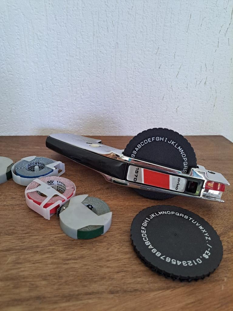 vintage Dymo 1570 labelmaker, Computers en Software, Labelprinters, Ophalen, Zo goed als nieuw, Tape-label, DYMO