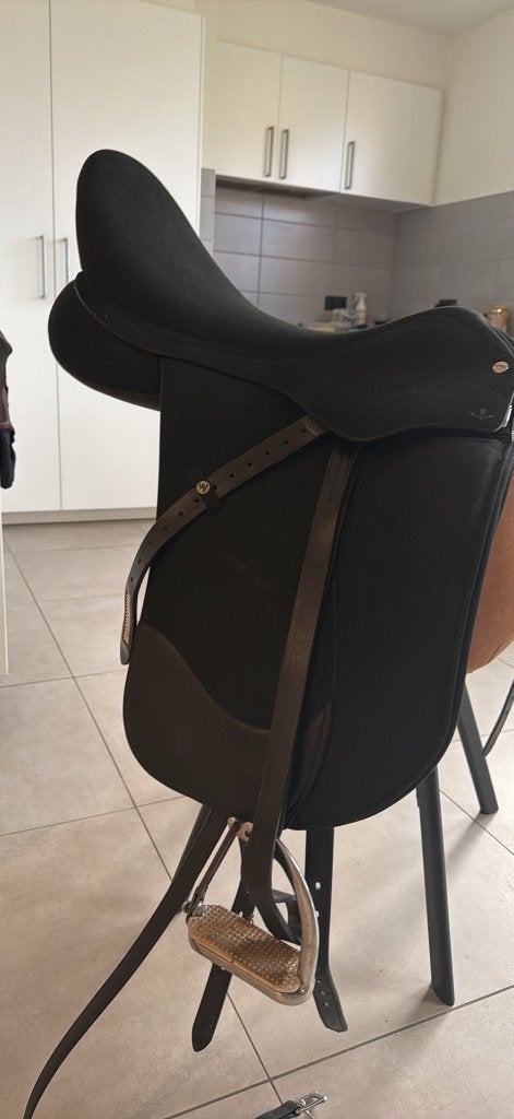 Wintec Isabell Icon HART Dressuurzadel 18", Animaux & Accessoires, Chevaux & Poneys | Selles, Enlèvement, Neuf, Dressage