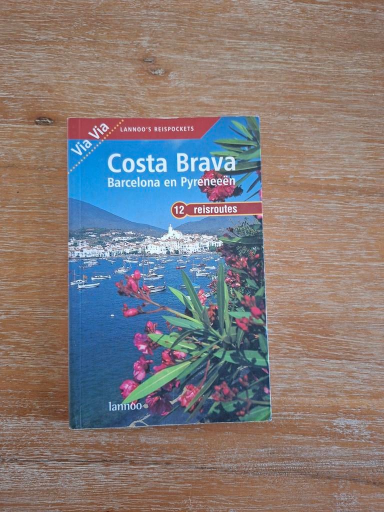 Boek Reisgids Via Via Costa Brava, Europa, Ophalen of Verzenden, Reisgids of -boek, Gelezen