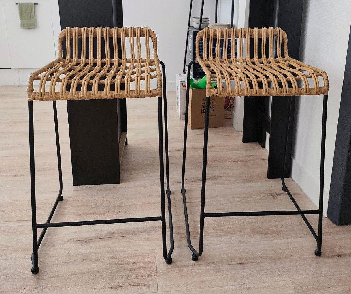 2 Tabourets hauts (hauteur 65cm) rotin/métal noir, 2 tabourets, Comme neuf, Enlèvement, Métal