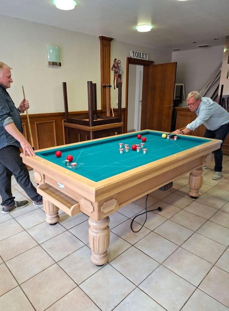 Nieuwe en gebruikte biljarts en voetbaltafels., Sports & Fitness, Billards & Billards américains, Enlèvement, Comme neuf, Table de billard