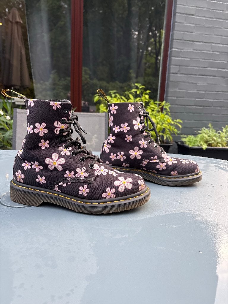 Zeldzame Dr. Martens Page Meadow Bloemen Laarzen – Maat 38, Kleding | Dames, Schoenen, Zwart, Lage of Enkellaarzen, Ophalen of Verzenden