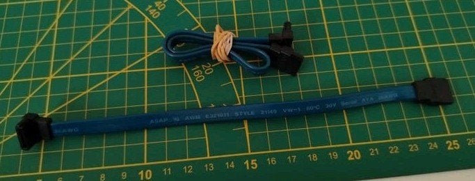 Set van 2 blauwe SATA-kabels 20 cm Lux Share - gebruikt., Computers en Software, Ophalen of Verzenden, Gebruikt, SATA