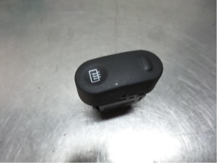 Commutateur chauffage vitre arrière d'un Nissan Kubistar (K, -, Utilisé, -, Nissan