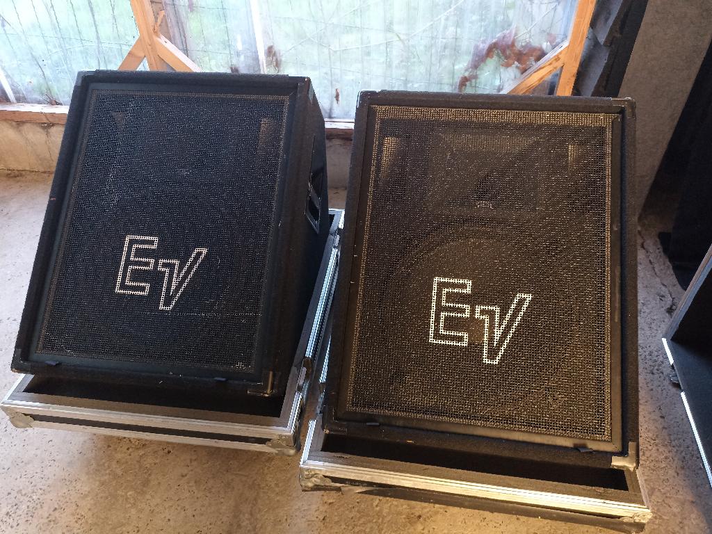 2x Electro-Voice FM 1502 ER, Gebruikt, 120 watt of meer, Center speaker, Ophalen