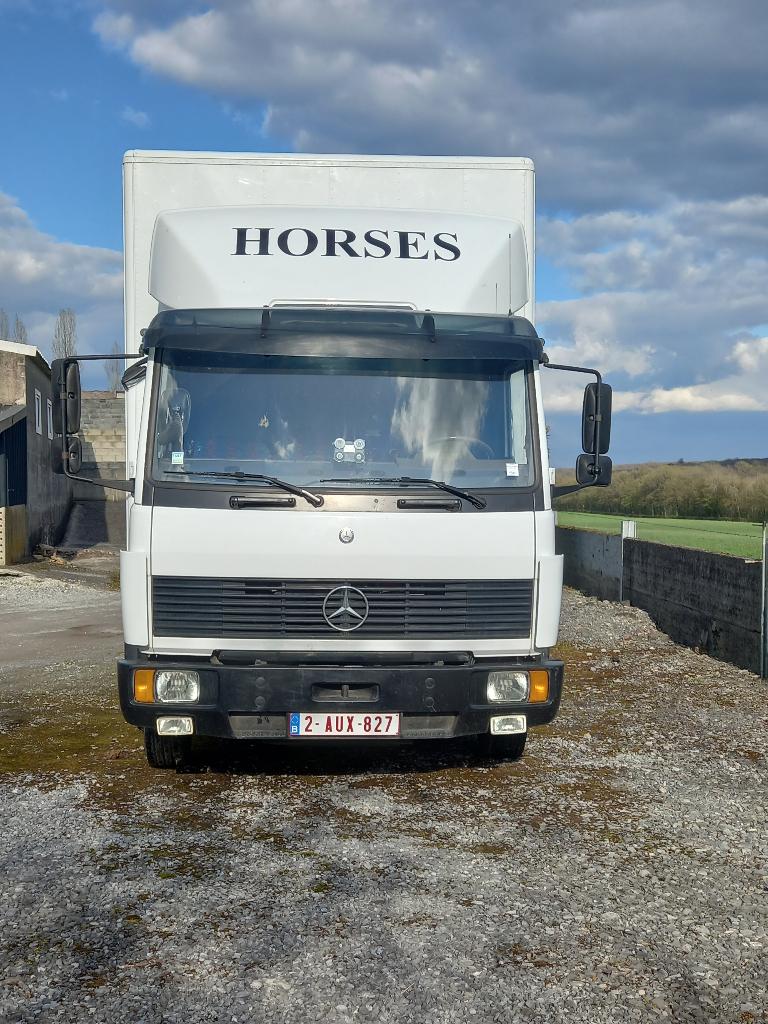 Camion chevaux a vendre, Auto's, Vrachtwagens, Particulier, Diesel, Te koop, Mercedes-Benz