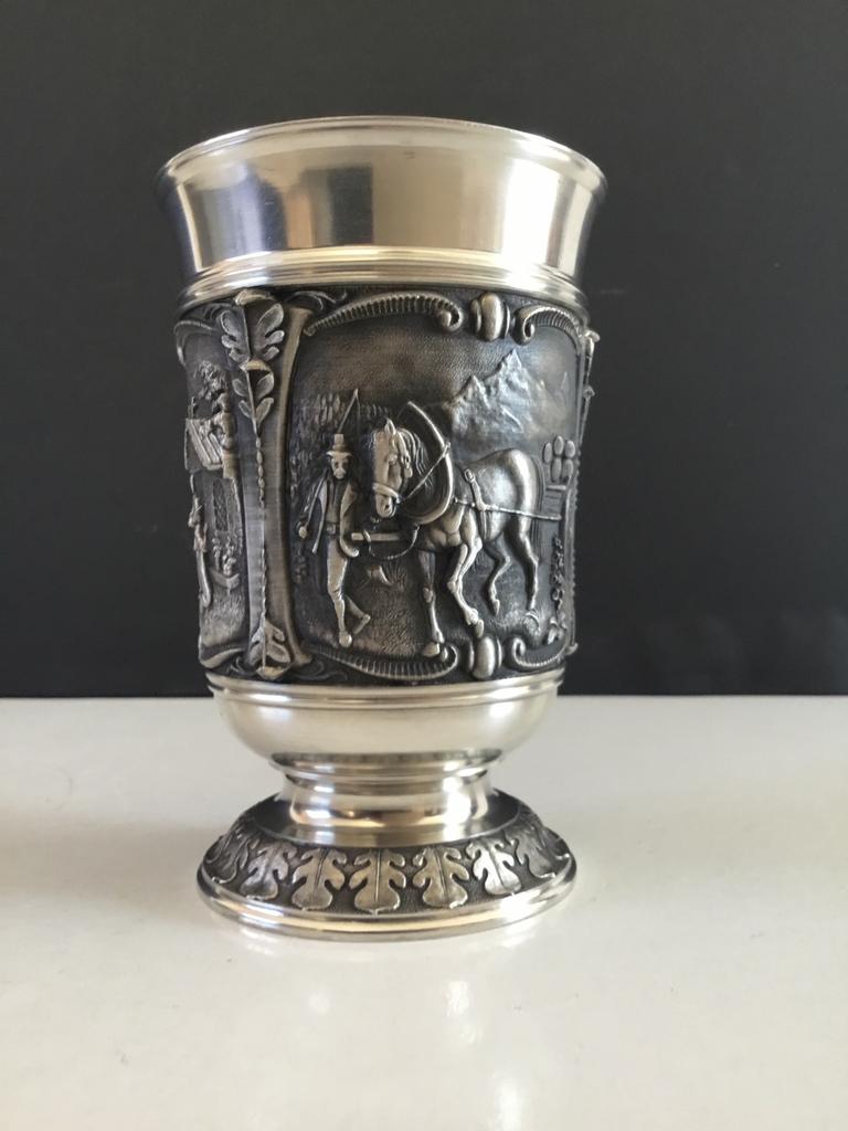 Mooie zware tinnen SKS beker met paard, vrouw en man, Antiek en Kunst, Antiek | Tin, Ophalen of Verzenden