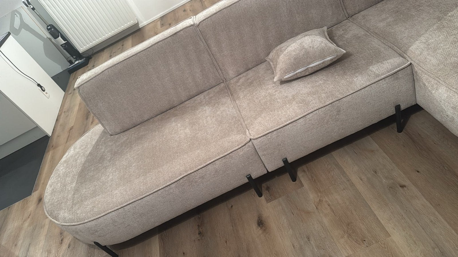 Magnifique canapé d'angle design aux formes arrondies, 75 à 100 cm, 250 à 300 cm, Quatre personnes ou plus, Comme neuf