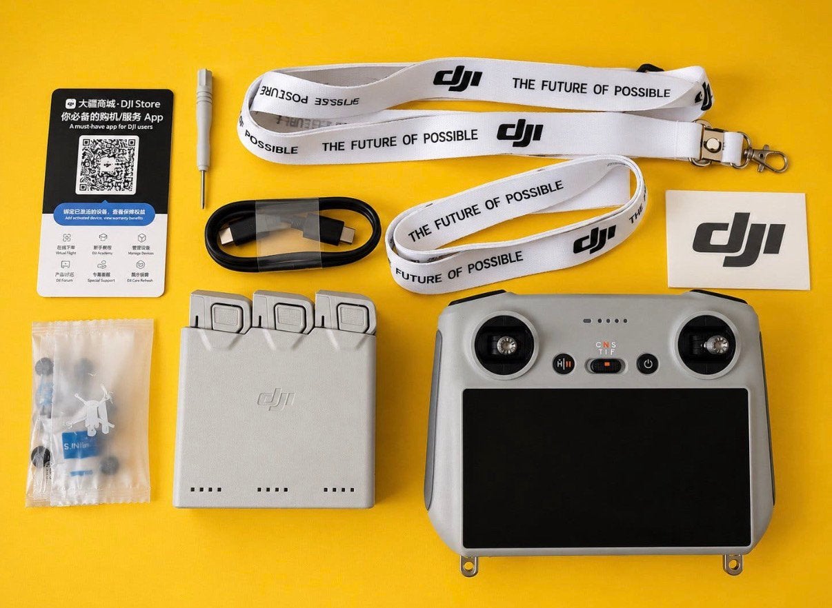 DJI RC RM330 Afstandsbediening + DJI 3-Batterijen Oplaadhub, Ophalen of Verzenden, Zo goed als nieuw, DJI
