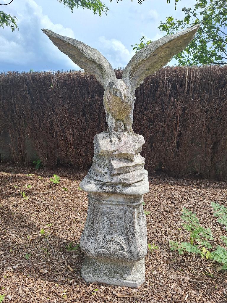 Arend op sokkel, Tuin en Terras, Tuinbeelden, Ophalen, Gebruikt, Overige materialen, Dierenbeeld