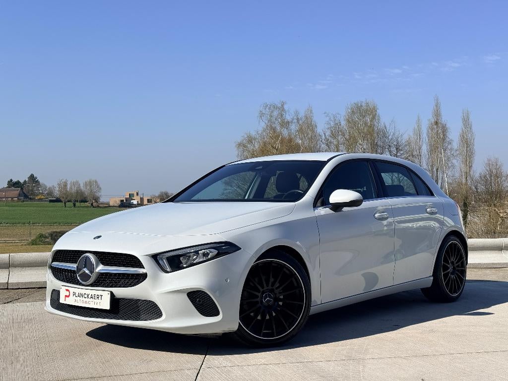Mercedes-Benz A 180 Benzine * Camera/Navi/Cruise/Full Led *, Auto's, Mercedes-Benz, 4 cilinders, 1865 kg, Leder en Stof, Wit