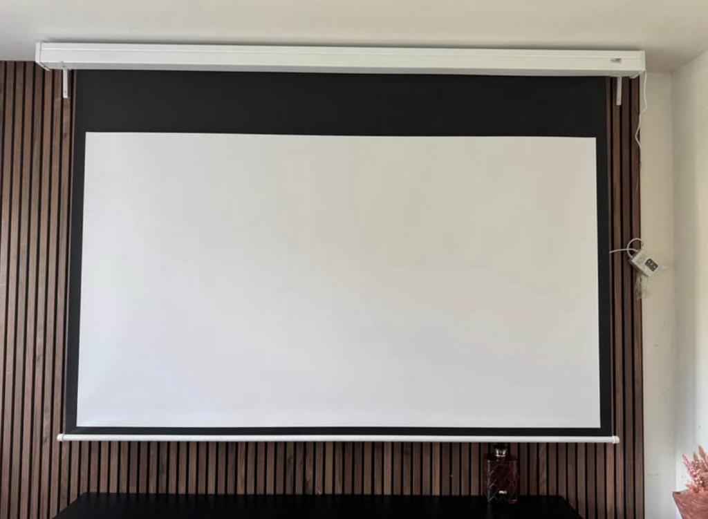 Elektrisch projectiescherm – zo goed als nieuw, Audio, Tv en Foto, Projectieschermen, Ophalen, Elektrisch, Gebruikt