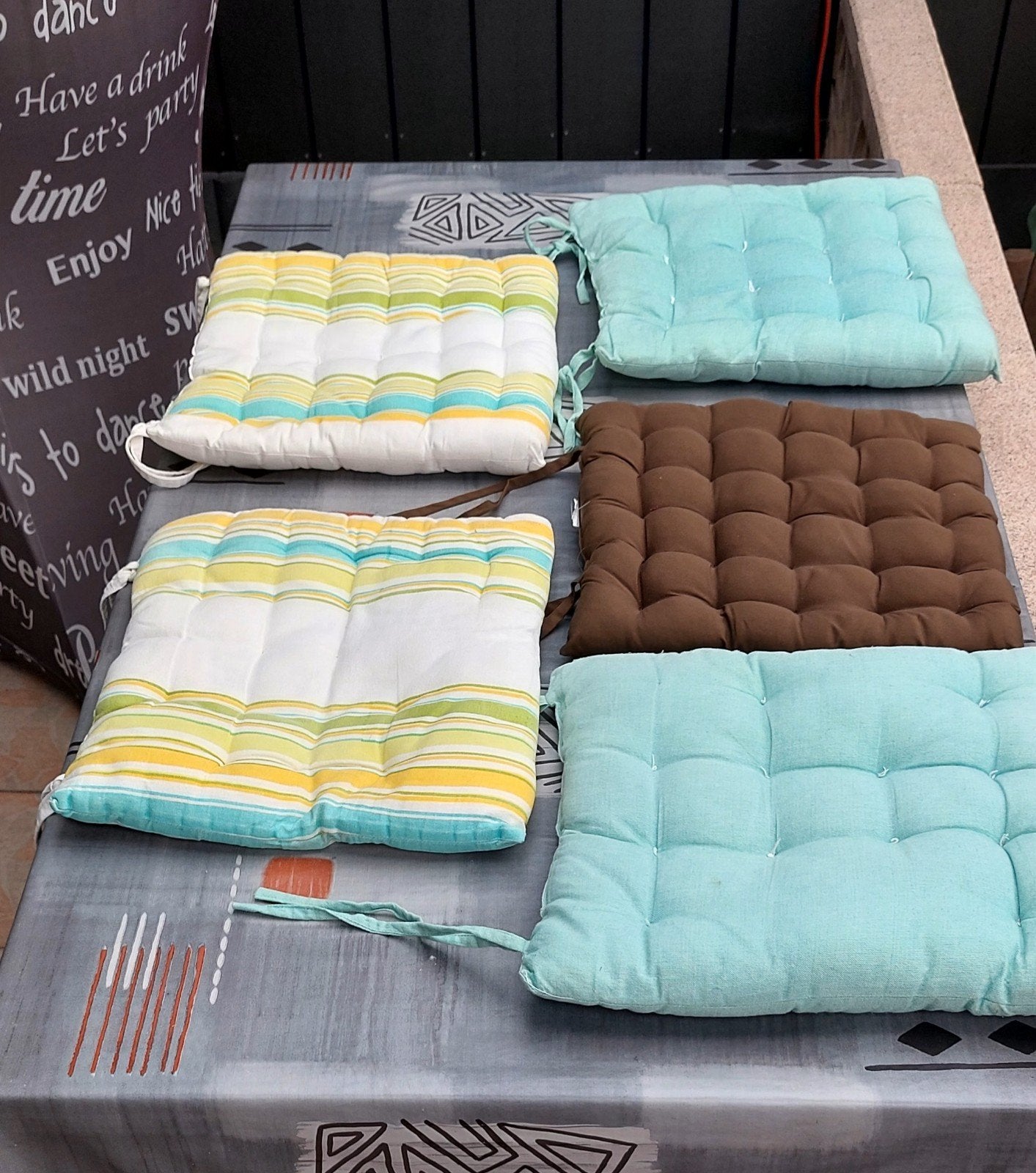 coussins pour chaises, Enlèvement