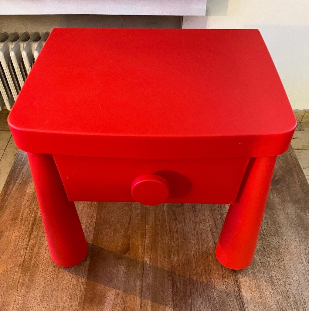 Table de chevet rouge Ikea Mammut, Synthétique, Enlèvement, Utilisé, 45 à 65 cm