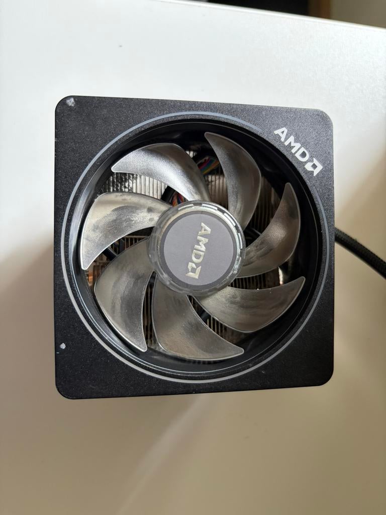 AMD Wraith Prism koeler RGB, Computers en Software, Ophalen, Zo goed als nieuw