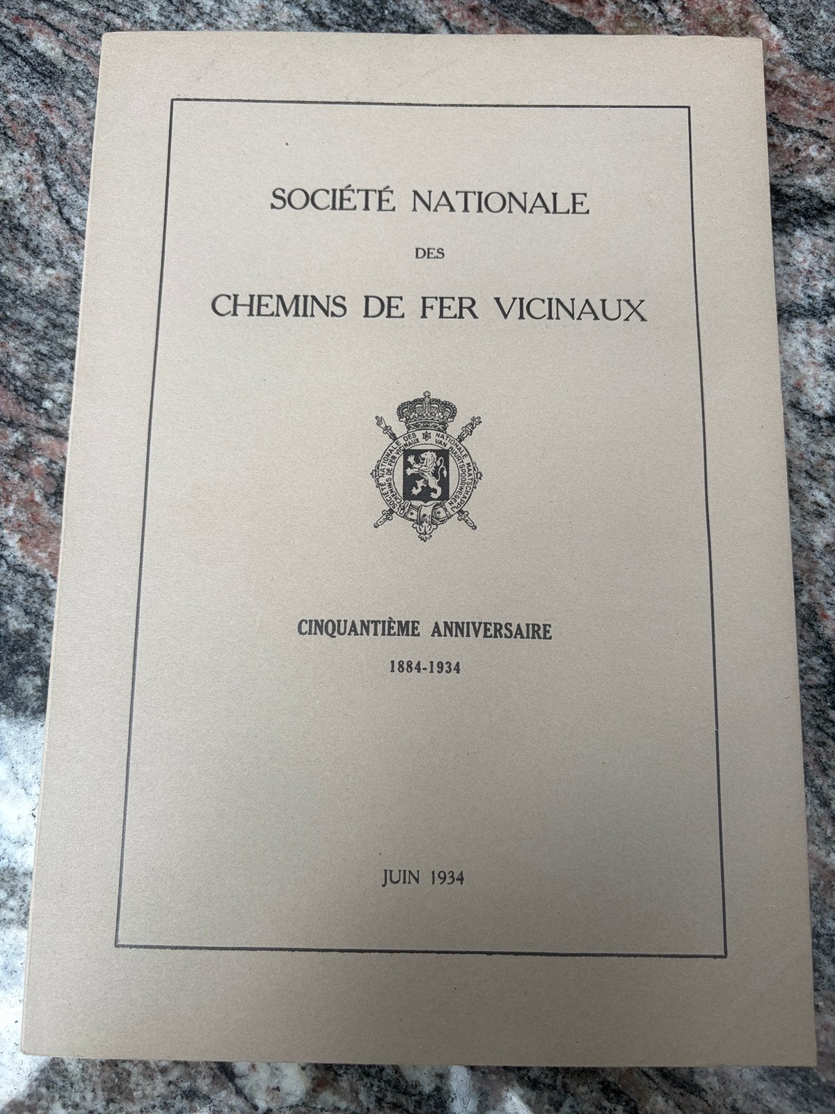 Livre sur la société nationale des chemins de fer vicinaux, Enlèvement ou Envoi, Utilisé, Train