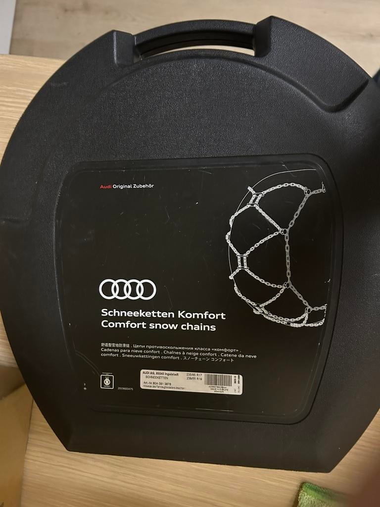 Ongebruikte sneeuwkettlngen Audi, Ophalen, Nieuw