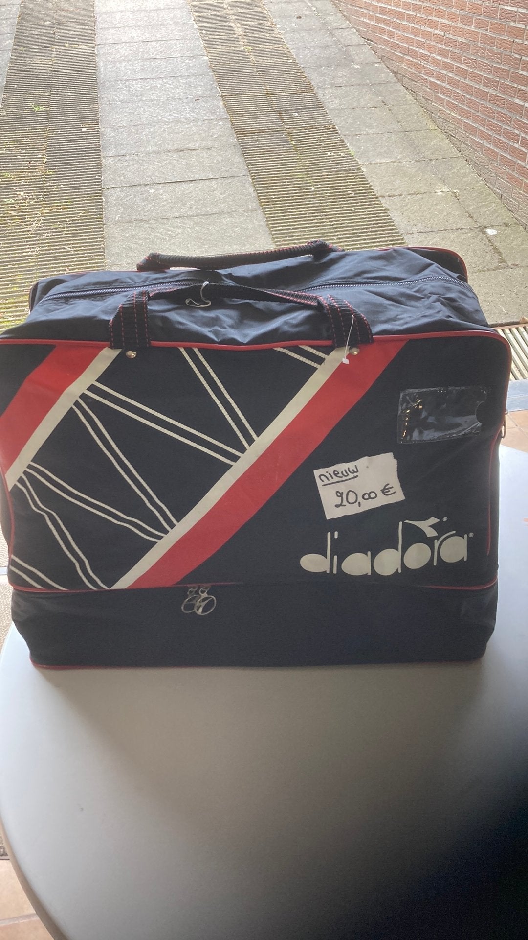 Nieuwe vintage sporttassen met apart schoenenvak, Handtassen en Accessoires, Tassen | Sporttassen, Ophalen, Nieuw