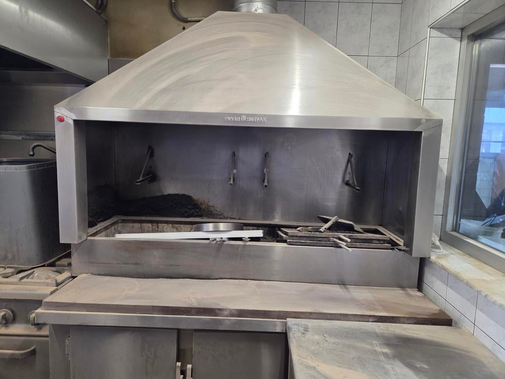 Barbecue grill/ ocakbasi met gietijzer grill, Huis en Inrichting, Haarden, Ophalen
