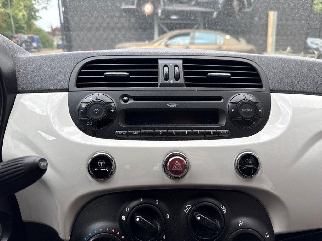 RADIO Fiat 500C (312) (01-2009/-) (|735499709|735516139|), Autos : Pièces & Accessoires, FCA Germany GmbH, IPC D1-09 Bahnhofsplatz
65423  Rüsselsheim am Main, DE