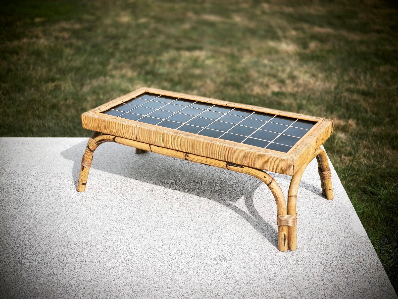 Table basse bambou, rotin et céramique, France année 1960s, Enlèvement