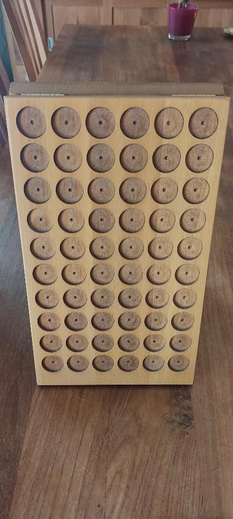 Collectiekader voor champagnecapsules, Ophalen