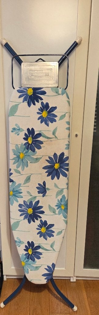 Planche à repasser a donner, Enlèvement, Utilisé, Fer à repasser avec cordon