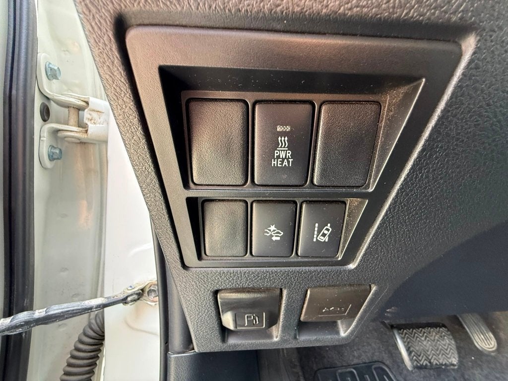 Toyota Hilux (Stock ID 46837) — 19