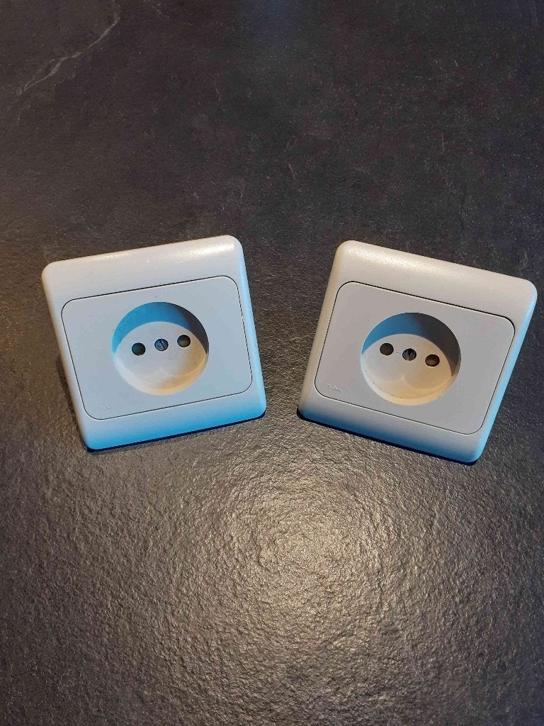 2 prises Niko PR20 creme et d'autres modules sur demande, Enlèvement, Utilisé, Autres marques, Prise de courant