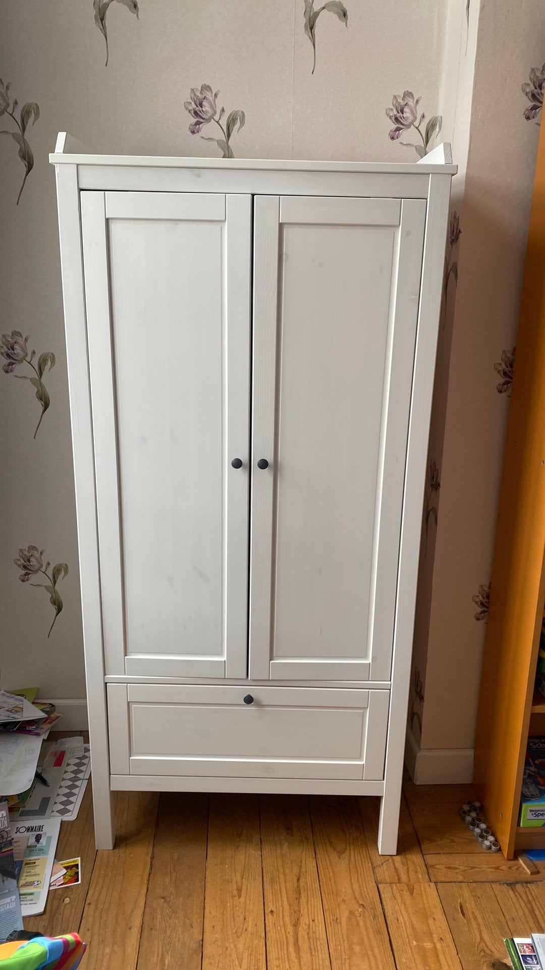 Sundvik witte houten garderobe, Ophalen, Kast, 50 tot 70 cm, 105 cm of meer