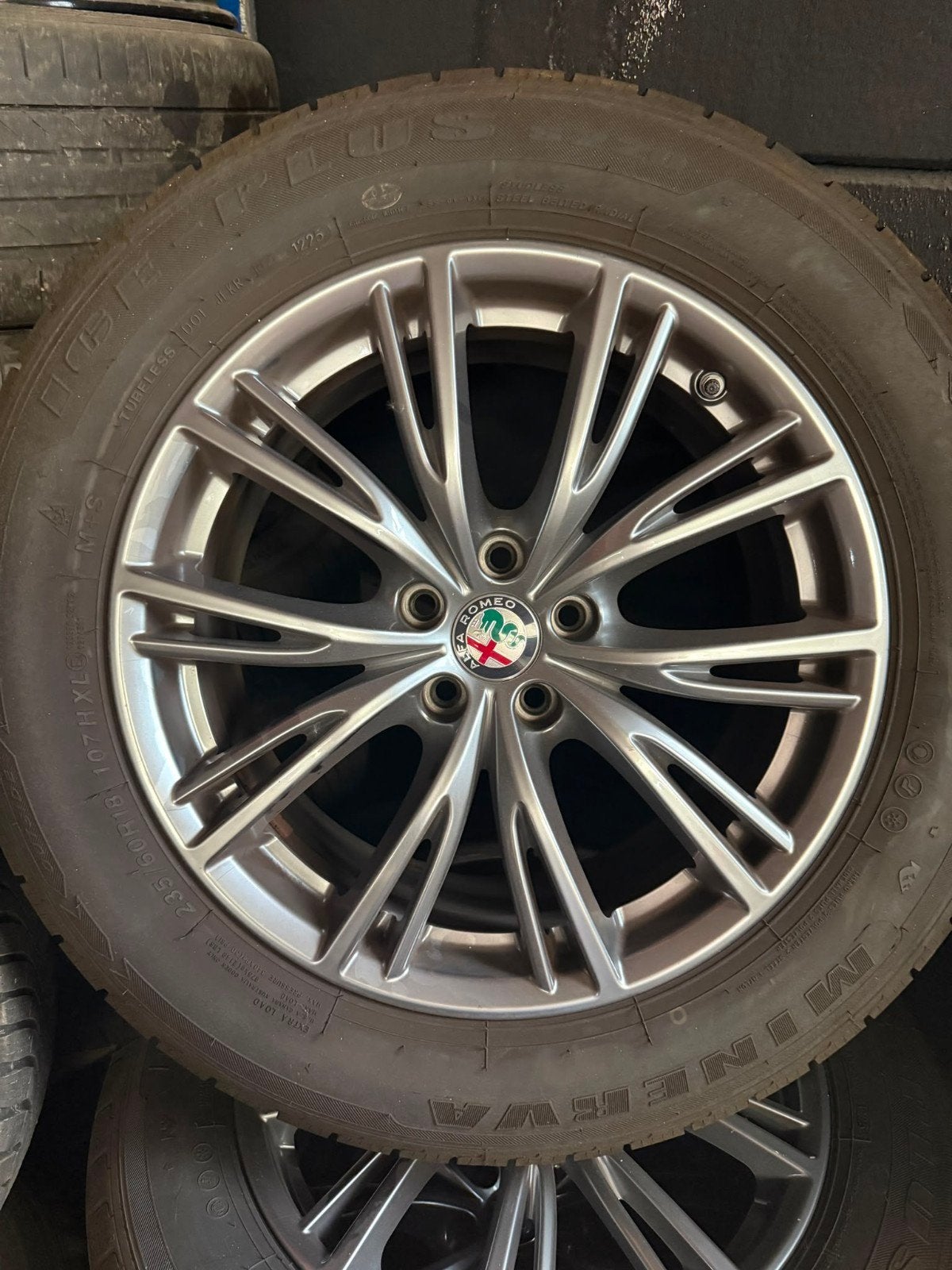 Jantes sur pneus hiver 235/60/r18, Autos : Pièces & Accessoires, Pneus & Jantes, Pneus hiver, Pneu(s)