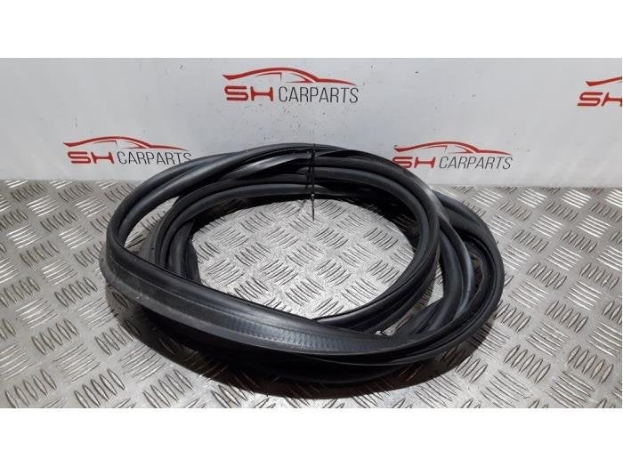 Joint caoutchouc hayon d'un Mercedes CLA, 3 mois de garantie, Utilisé, -, -