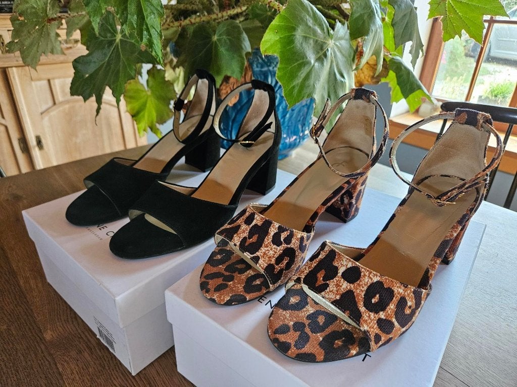 2 paar Fabienne Chapot sandalen - zo goed als nieuw, Kleding | Dames, Ophalen, Zwart, Sandalen of Muiltjes, Zo goed als nieuw