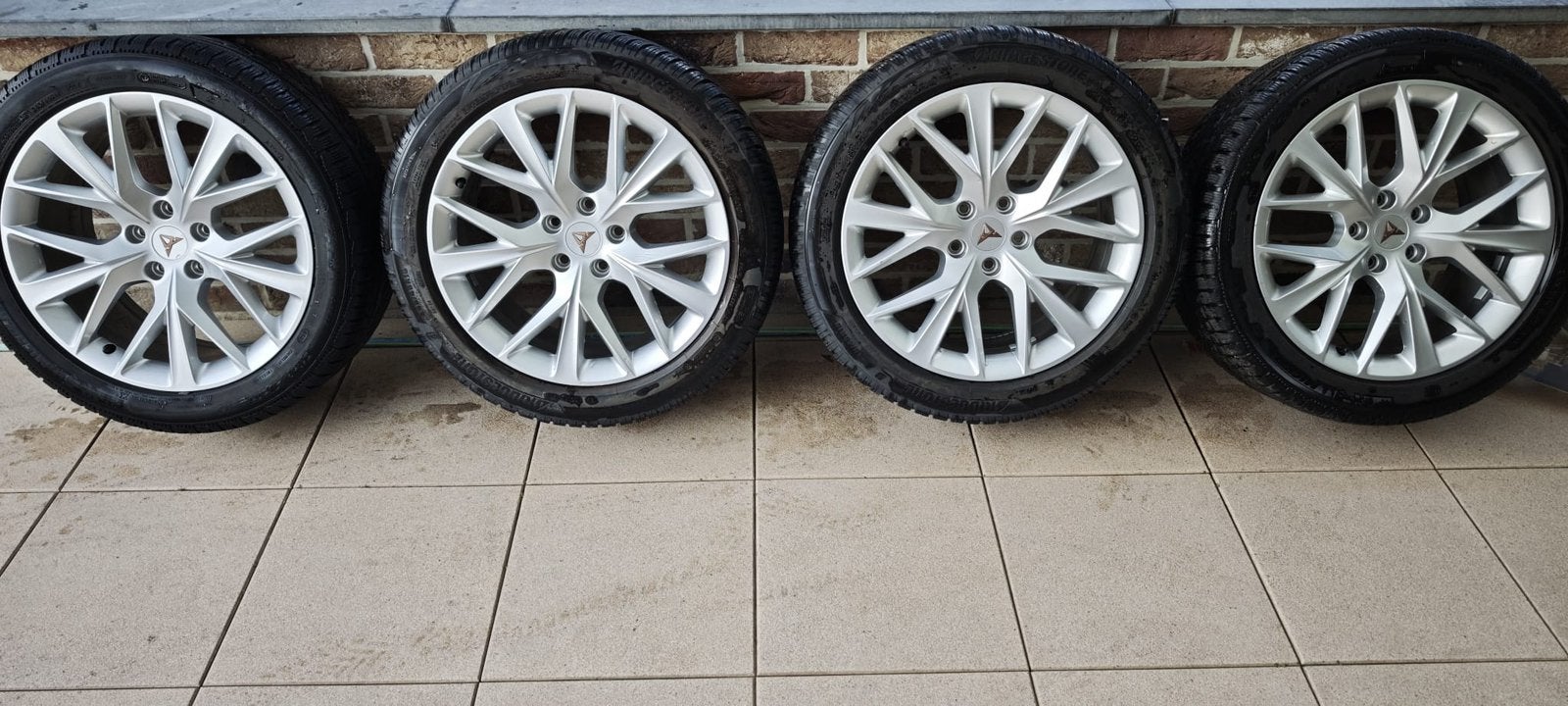 Jantes Seat Cupra 245/45/18 avec pneus, Autos : Pièces & Accessoires, Pneus & Jantes, Enlèvement, Pneu(s)