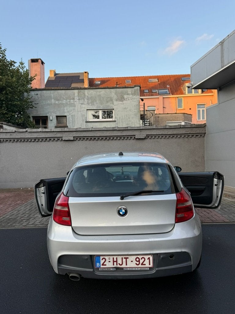 BMW 116İ FACELİFT 1.6 BENZİN AUTOMATİC, Autos, 90 kW, Argent ou Gris, Achat, Noir