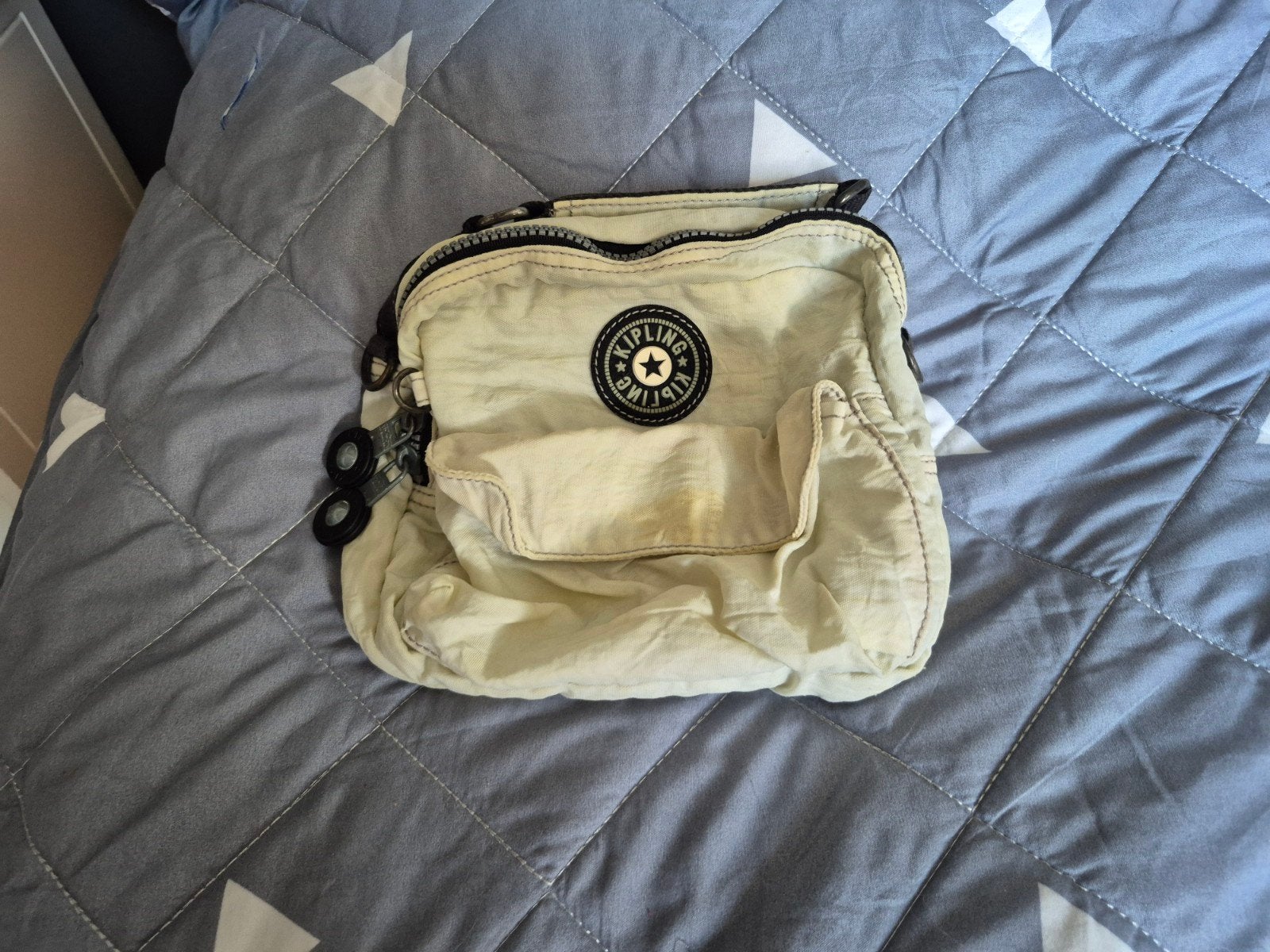 kipling zakje vlekjes op gebruikte staat, Handtassen en Accessoires, Tassen | Schoudertassen, Ophalen of Verzenden, Kipling