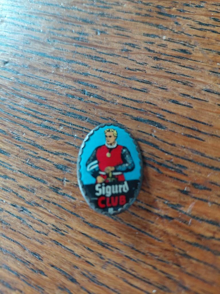 pin's broche sigurd club walter lehning, Enlèvement ou Envoi, Comme neuf, Insigne ou Pin's