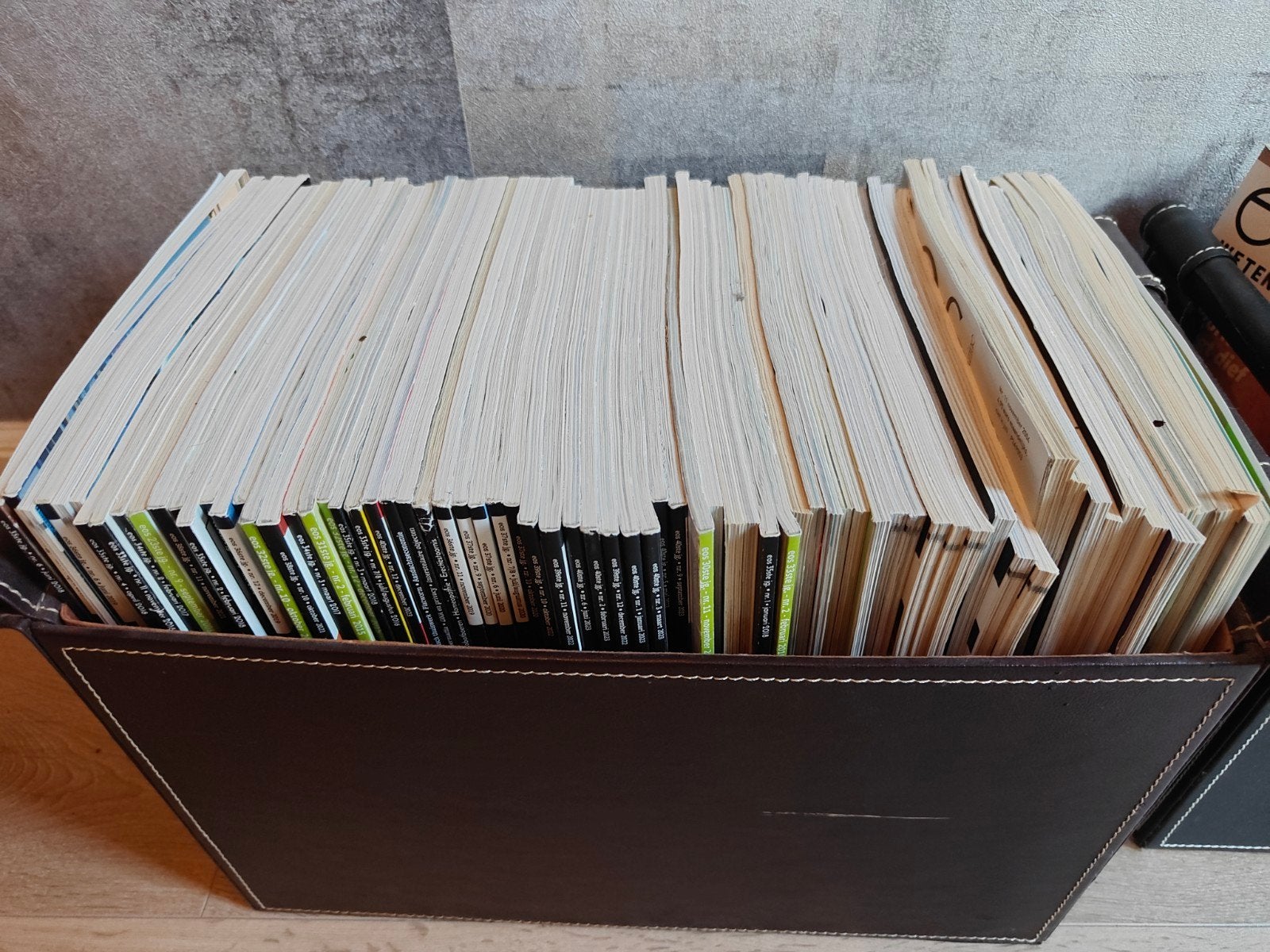 Eos magazine, Collections, Revues, Journaux & Coupures, Enlèvement