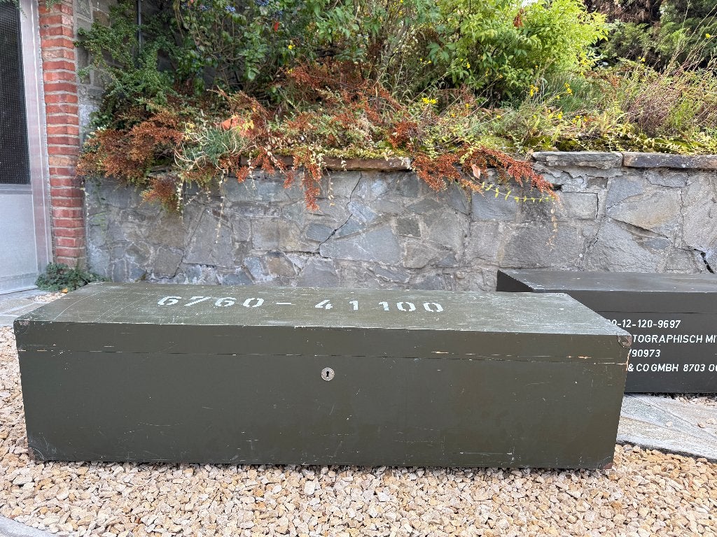Boîte de transport militaire allemande pour lampe de studio, Enlèvement